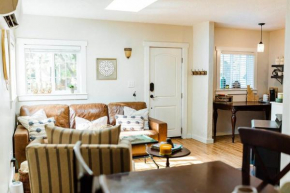 Enchanting Cottage - bike/walk through famous 13th